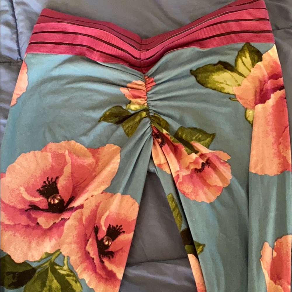 Cute Booty Lounge Floral leggings